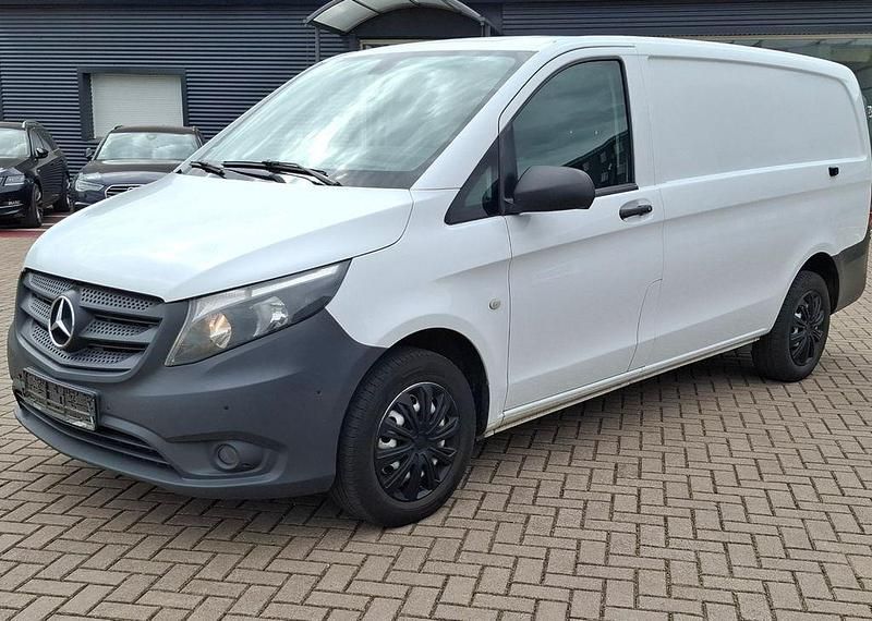 Weiß Gebraucht 2018 Mercedes Vito Van / Kleinbus | 6.950 € - Bild 1/4