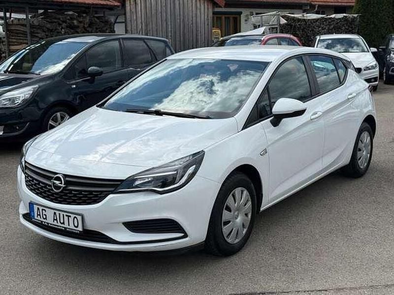 Second-hand Opel Astra 101 CP (74 kW) 2017 Alb Hatchback