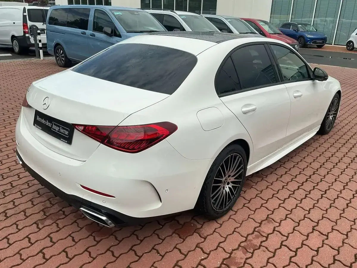 Gebraucht Mercedes C200 AMG 204 PS (150 kW) 2025 Unilack polarweiß Limousine