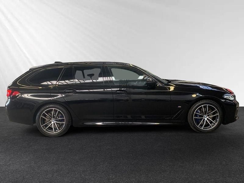 Gebraucht BMW 530 M Sport 252 PS (185 kW) 2020 Saphirschwarz metallic Kombi