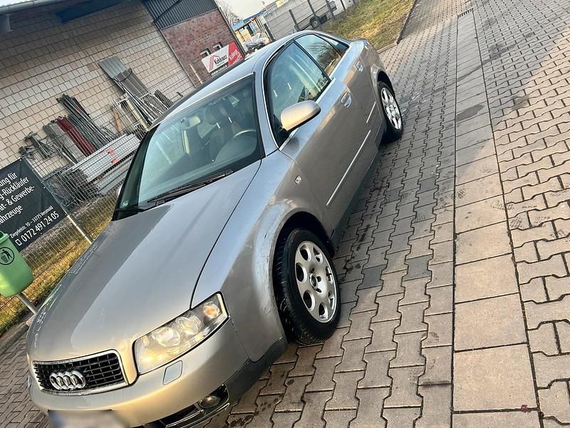 Second-hand Audi A4 131 CP (96 kW) 2003 Gri Hatchback