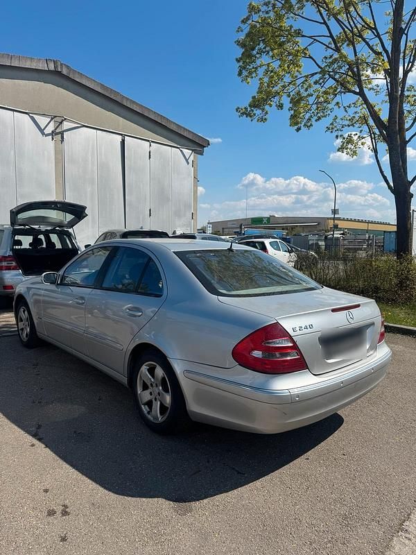 Usata Mercedes E240 177 CV (130 kW) 2003 Argento Berlina