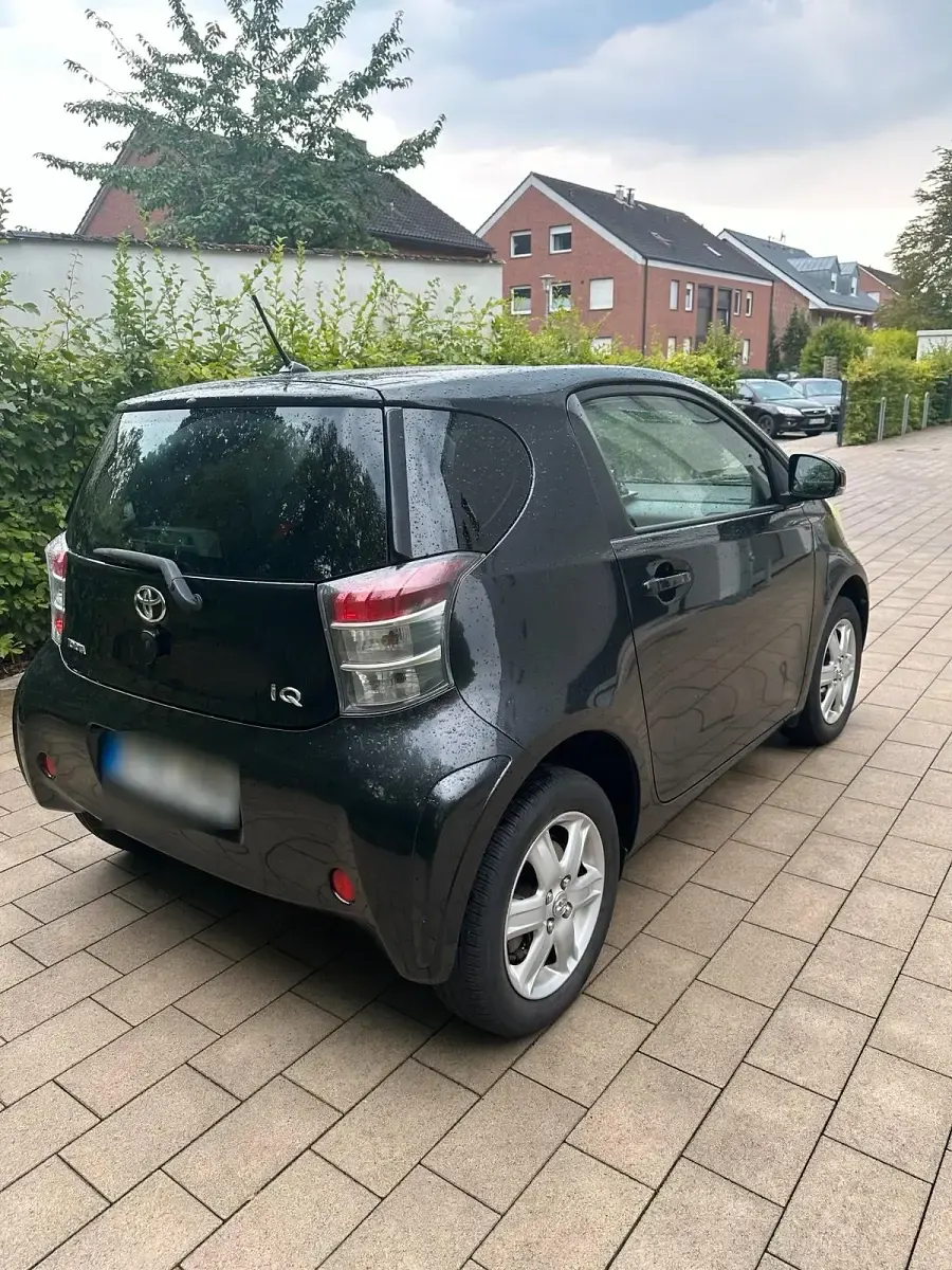 Gebraucht Toyota iQ 68 PS (50 kW) 2009 Schwarz Kleinwagen