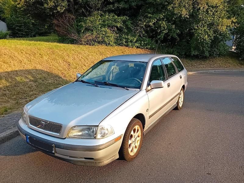 Silber Gebraucht 1999 Volvo V40 Kombi | 950 € (Superpreis) - Bild 1/4