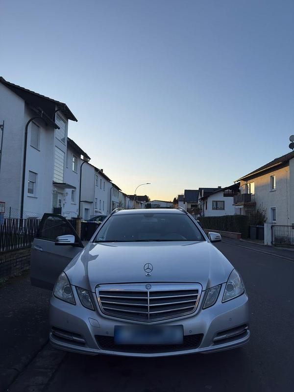 Gebraucht Mercedes E200 136 PS (100 kW) 2011 Silber Kombi