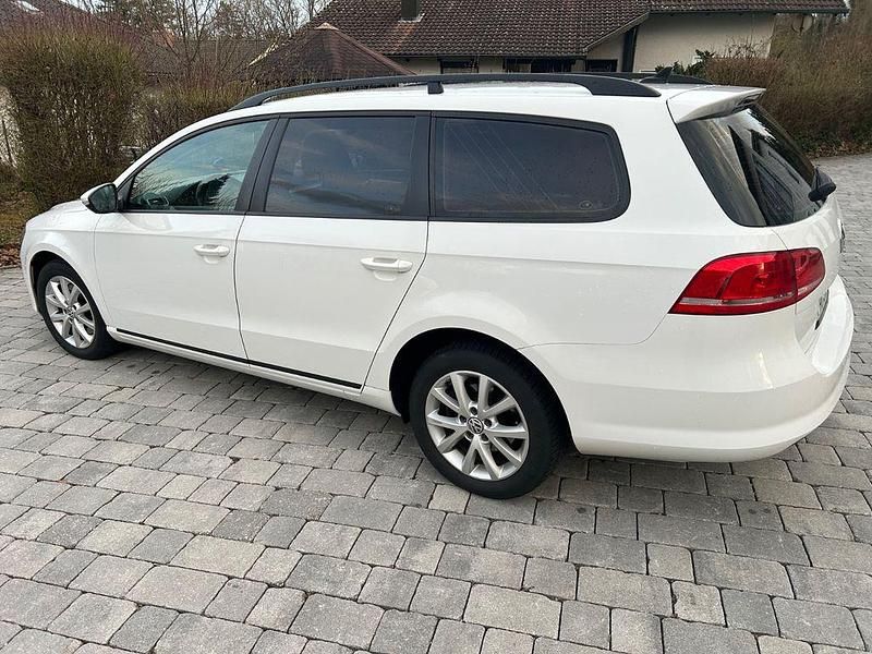 Gebraucht VW Passat Trendline 140 PS (102 kW) 2012 Weiß Kombi