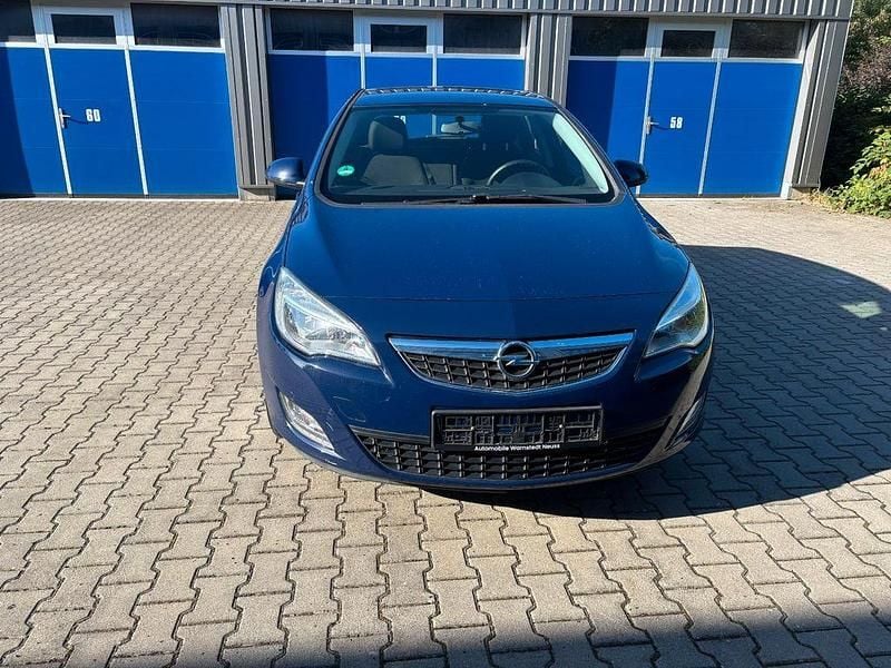 Gebraucht Opel Astra Selection 101 PS (74 kW) 2010 Blau Limousine
