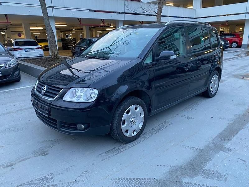 Second-hand VW Touran 150 CP (110 kW) 2005 Negru Monovolum
