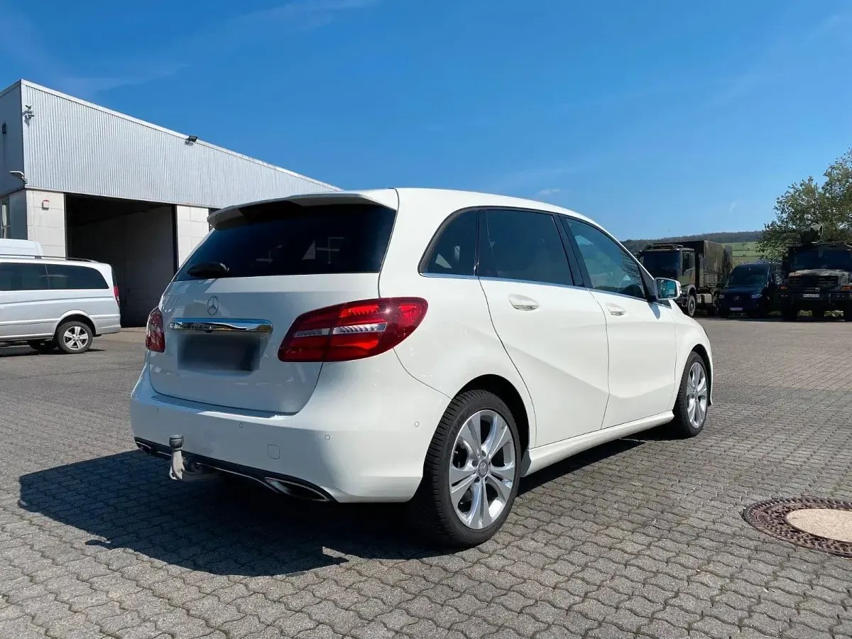 Gebraucht Mercedes B220 184 PS (135 kW) 2017 Weiß Van / Kleinbus