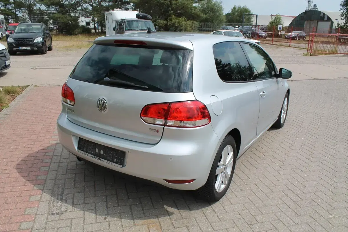 Gebraucht VW Golf VII Match 105 PS (77 kW) 2013 Silber Limousine