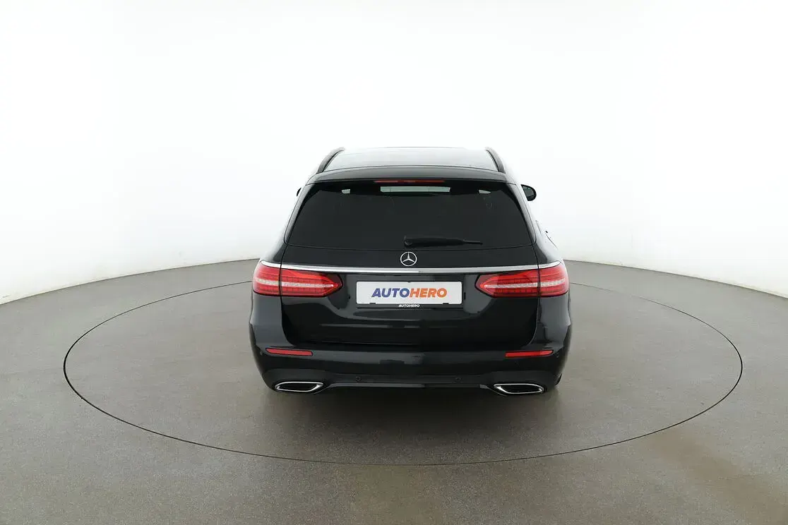 Gebraucht Mercedes E400 AMG line 330 PS (242 kW) 2022 Schwarz Kombi