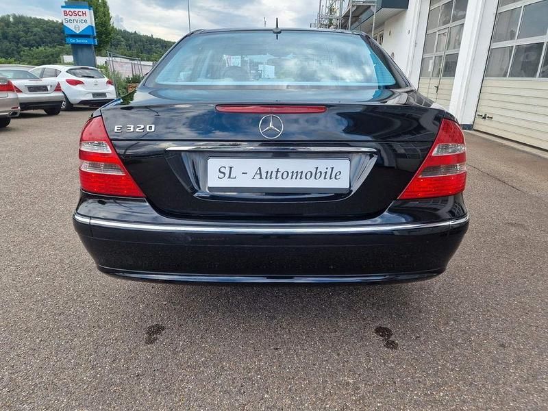 Gebraucht Mercedes E320 Avantgarde 224 PS (164 kW) 2002 Schwarz Limousine