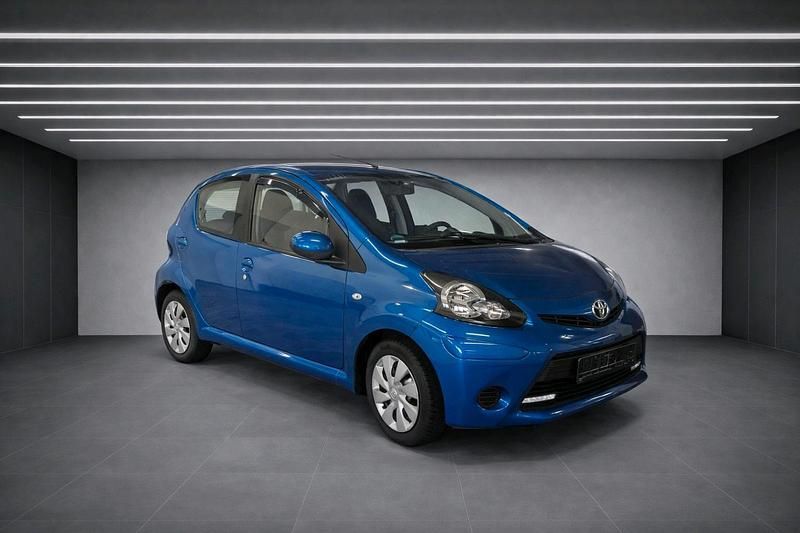 Gebraucht Toyota Aygo 68 PS (50 kW) 2013 Blau Kleinwagen