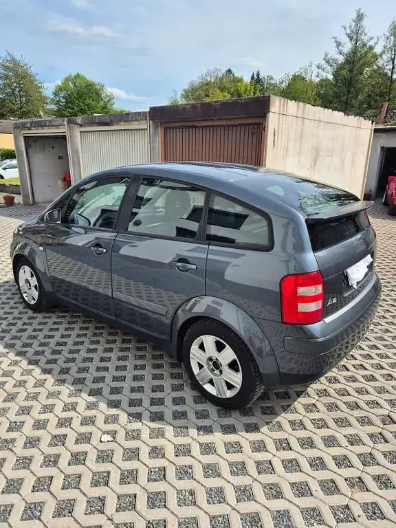 Usata Audi A2 75 CV (55 kW) 2004 Grigio Utilitaria