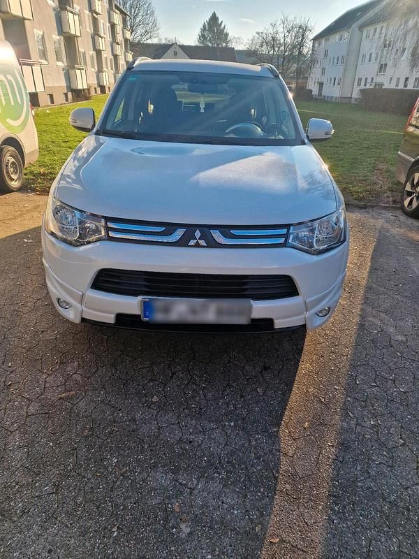Weiß Gebraucht 2013 Mitsubishi Outlander SUV | 7.888 € (Fairer Preis) - Bild 1/4
