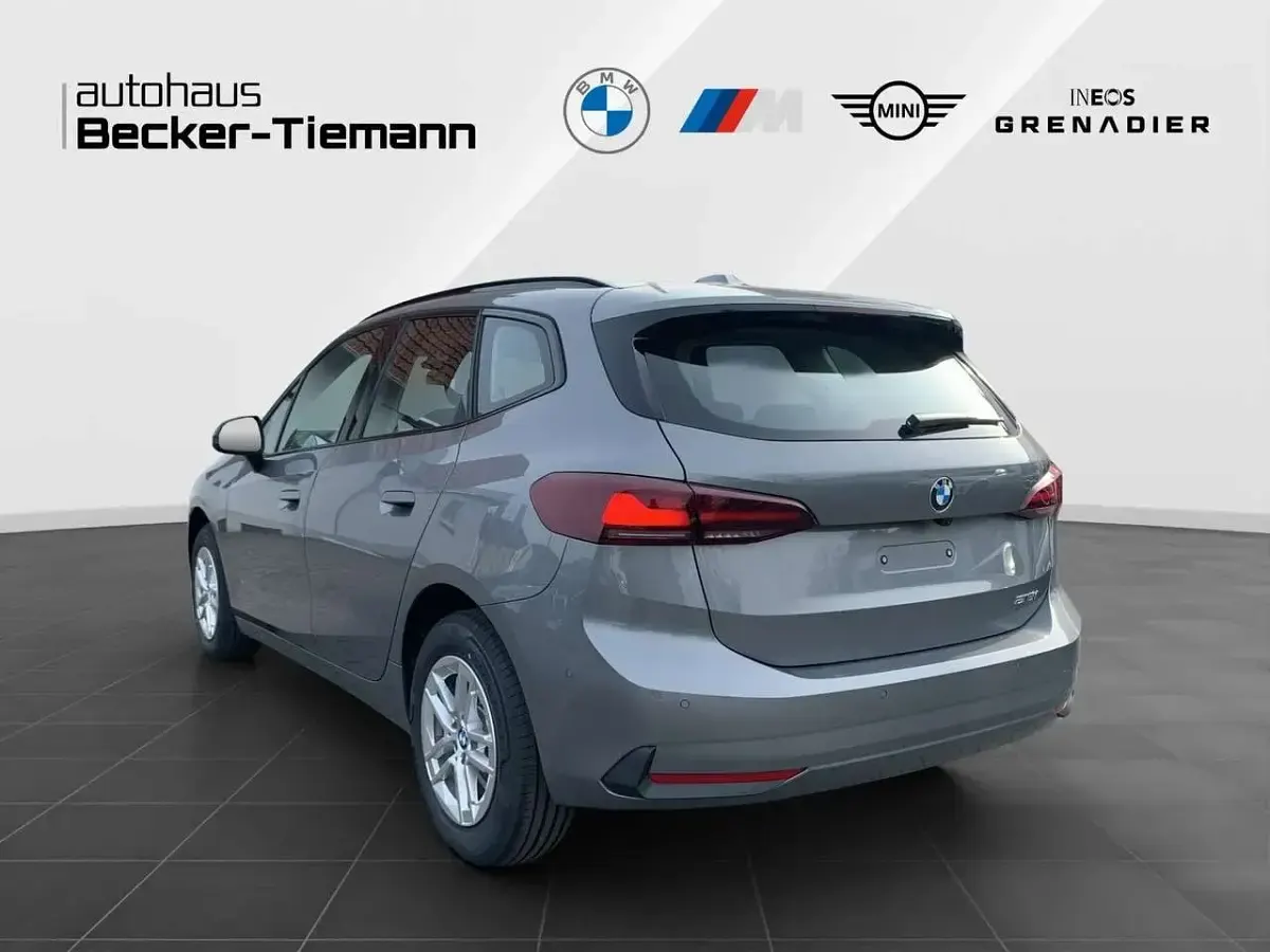 Neu BMW 216 Active Tourer Exclusive 122 PS (89 kW) 2026 Skyscraper grau Van / Kleinbus