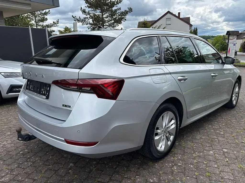 Gebraucht Skoda Octavia Ambition 150 PS (110 kW) 2022 Silber Limousine