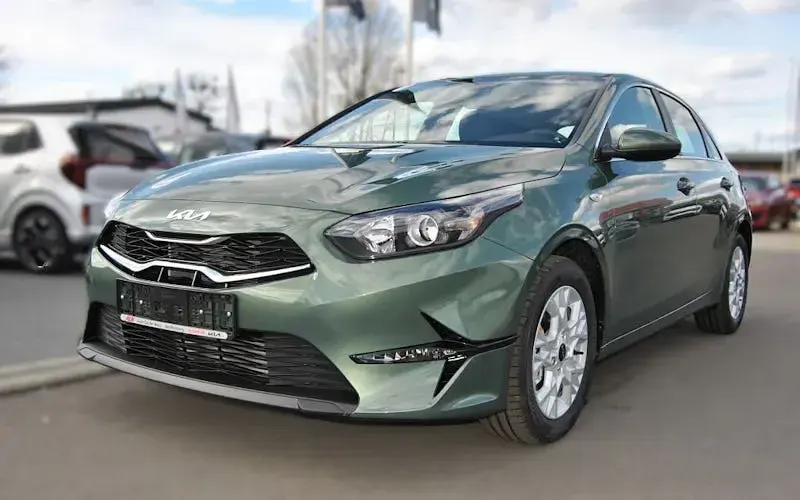 Gebraucht Kia Ceed Vision 101 PS (74 kW) 2025 Grün Kleinwagen