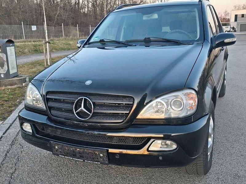 Gebraucht Mercedes ML270 163 PS (119 kW) 2002 Schwarz SUV