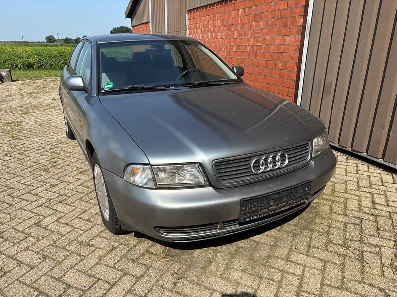 Grau Gebraucht 1998 Audi A4 Limousine | 390 € (Superpreis) - Bild 1/4