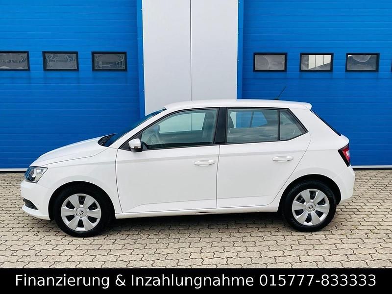 Weiß Gebraucht 2016 Skoda Fabia Kleinwagen | 7.777 € (Guter Preis) - Bild 1/4