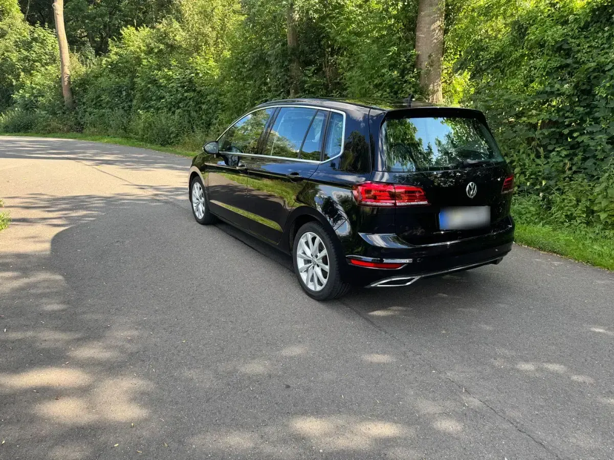 Gebraucht VW Golf Sportsvan 150 PS (110 kW) 2018 Schwarz Van / Kleinbus