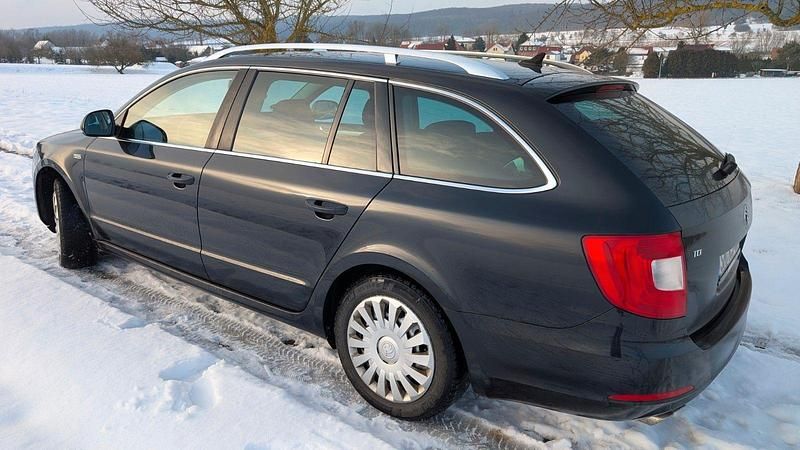 Gebraucht Skoda Superb 140 PS (102 kW) 2012 Schwarz Kombi