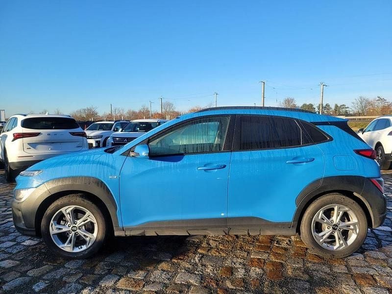 Gebraucht Hyundai Kona Trend 116 PS (85 kW) 2021 Surfy blue / met SUV