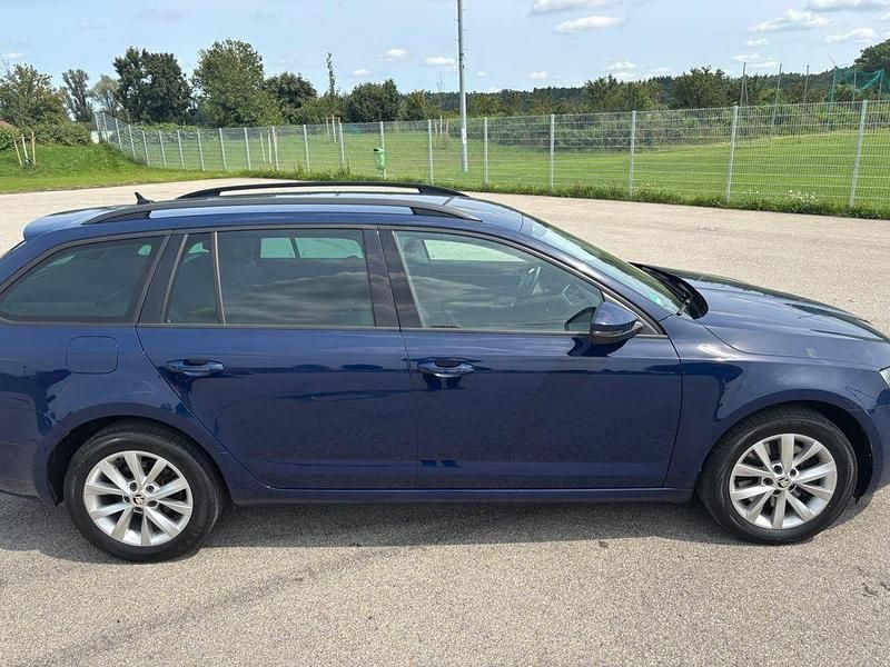 Blau Gebraucht 2017 Skoda Octavia Style Kombi | 16.100 € (Etwas zu teuer) - Bild 1/4