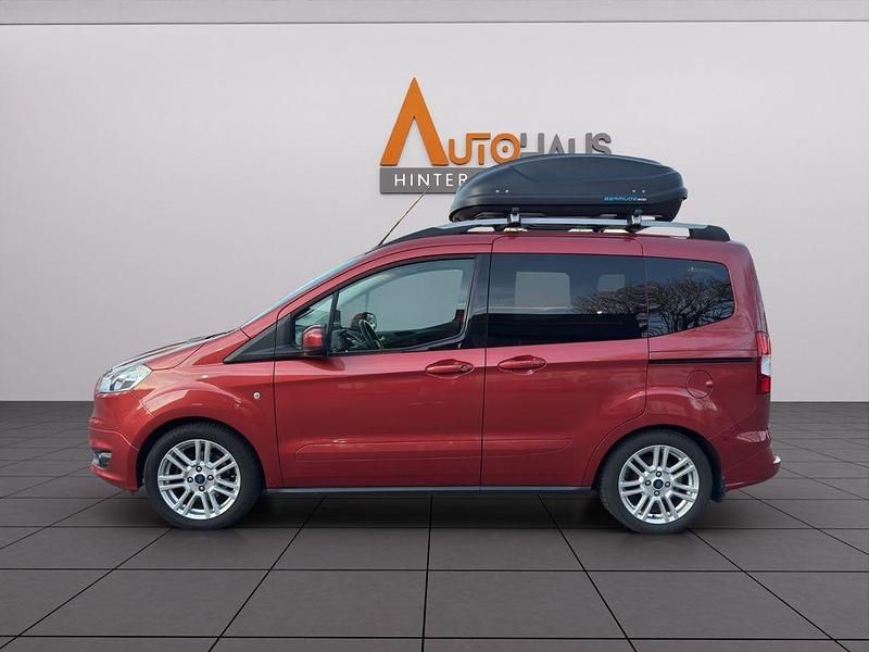 Gebraucht Ford Tourneo Courier Titanium 101 PS (74 kW) 2016 Rot Van / Kleinbus