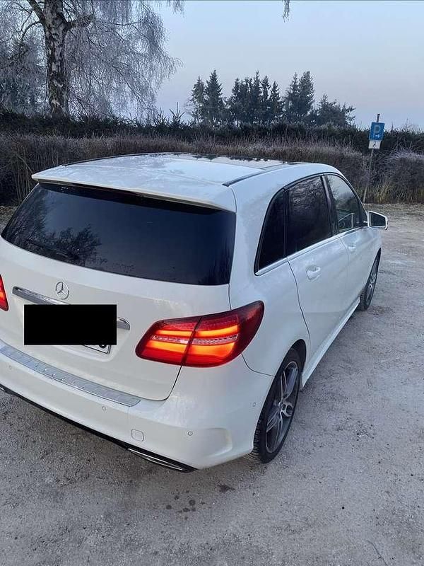 Gebraucht Mercedes B200 AMG line 156 PS (114 kW) 2018 Weiß Van / Kleinbus
