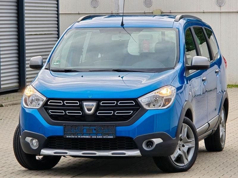 Blau Gebraucht 2018 Dacia Lodgy Stepway Van / Kleinbus | 7.390 € (Guter Preis) - Bild 1/4
