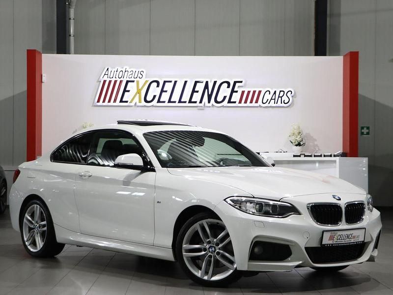Weiß Gebraucht 2015 BMW 220 M Sport Coupé | 17.777 € (Fairer Preis) - Bild 1/4