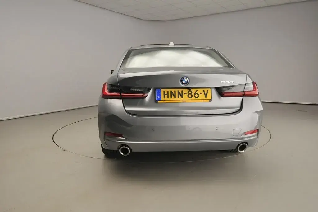 Gebraucht BMW 330e Sport Line 292 PS (214 kW) 2025 Blau Limousine