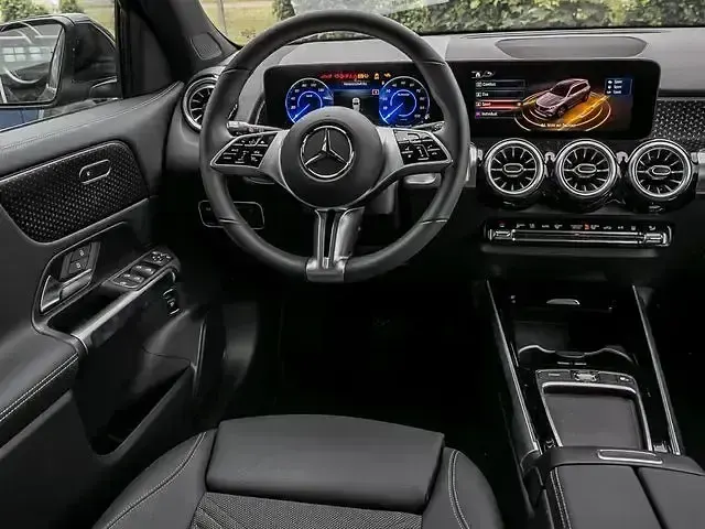 Gebraucht Mercedes EQB300 Advanced 167 kW (228 PS) 2025 Schwarz SUV
