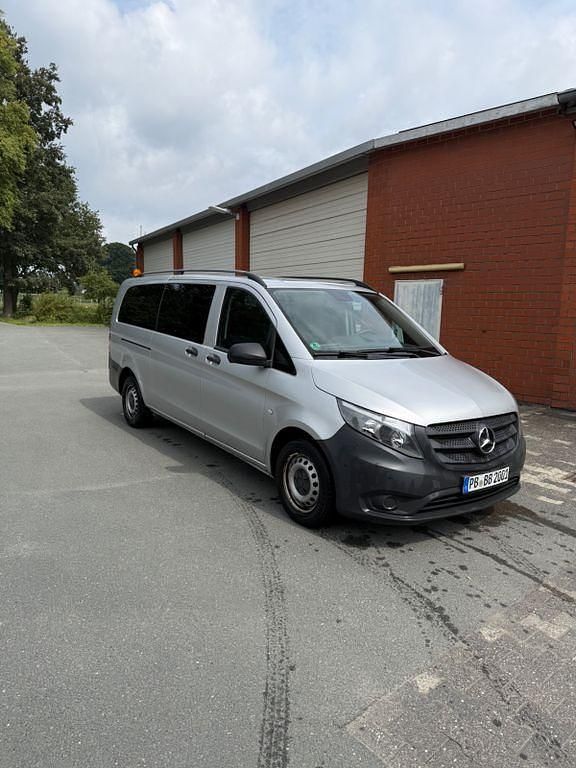 Silber Gebraucht 2015 Mercedes Vito Van / Kleinbus | 19.999 € - Bild 1/4