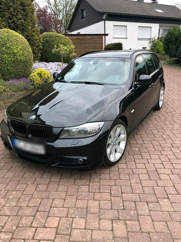 Gebraucht BMW 330 272 PS (200 kW) 2011 Schwarz Kombi