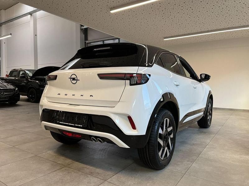 Neu Opel Mokka 131 PS (96 kW) 2025 Arktis weiß / dach schwarz (weiss) SUV