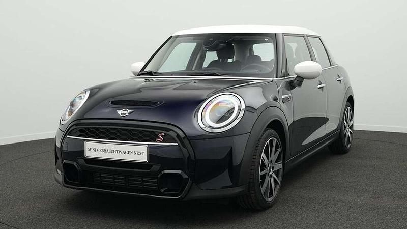 Schwarz Gebraucht 2024 Mini Cooper S Classic Kleinwagen | 32.324 € (Teuer) - Bild 1/4
