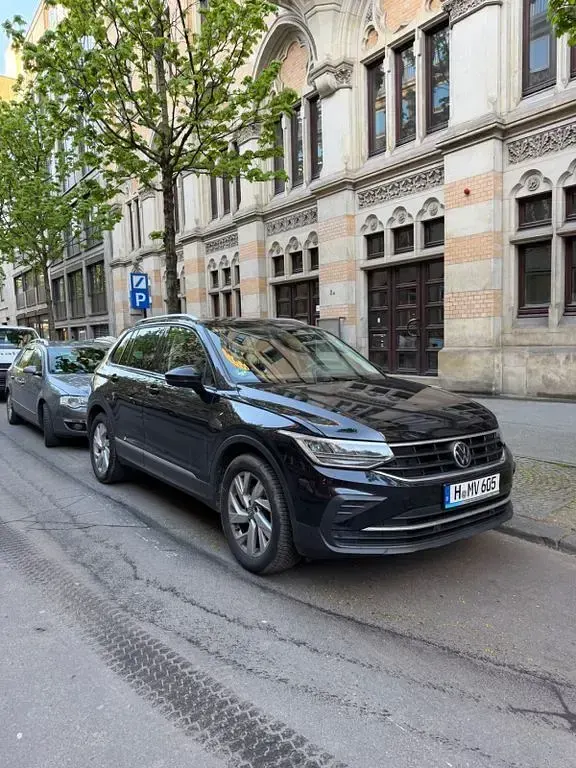 Usata VW Tiguan Active 150 CV (110 kW) 2021 Nero SUV