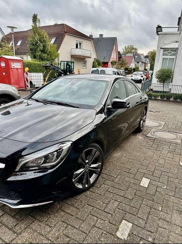 Gebraucht Mercedes CLA180 122 PS (89 kW) 2018 Schwarz Limousine