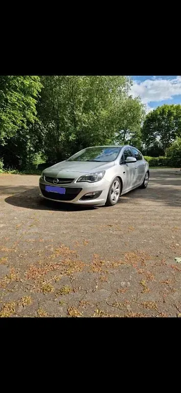 Gebraucht Opel Astra Active 120 PS (88 kW) 2014 Silber Limousine