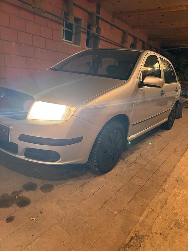 Silber Gebraucht 2006 Skoda Fabia Limousine | 1.500 € (Fairer Preis) - Bild 1/4