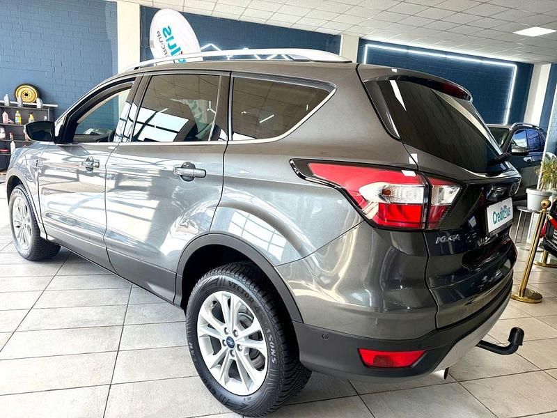 Gebraucht Ford Kuga Titanium 150 PS (110 kW) 2018 Grau SUV