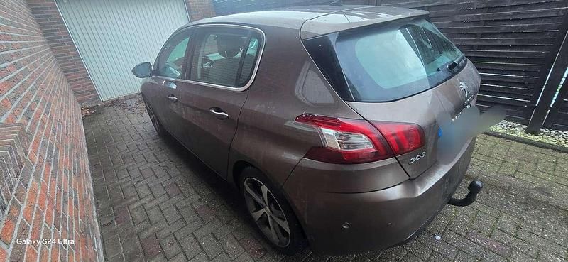 Braun Gebraucht 2015 Peugeot 308 Limousine | 10.000 € (Etwas zu teuer) - Bild 1/4