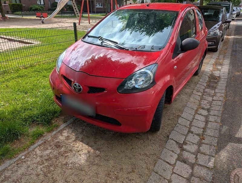 Rot Gebraucht 2007 Toyota Aygo Kleinwagen | 650 € - Bild 1/4