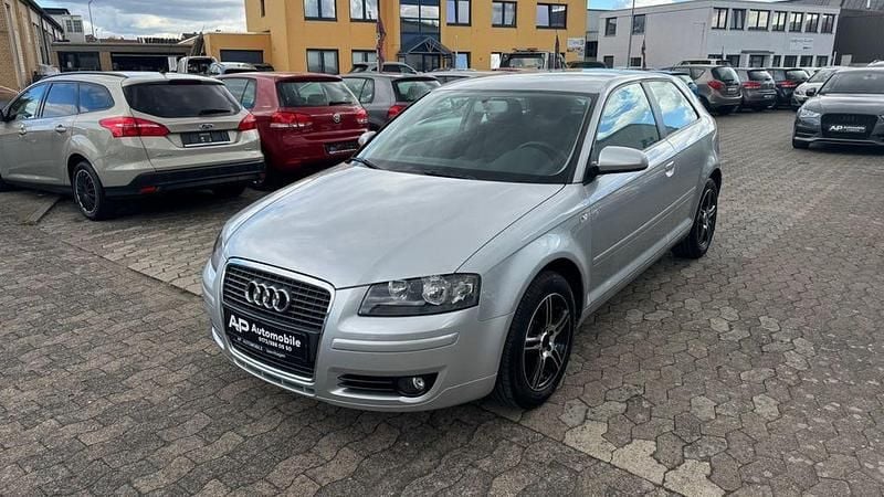 Silbersee/lichtsilber Gebraucht 2006 Audi A3 Attraction Limousine | 5.500 € (Fairer Preis) - Bild 1/4