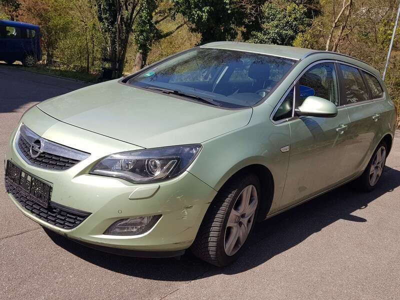 Grün Gebraucht 2012 Opel Astra Kombi | 2.500 € (Superpreis) - Bild 1/4