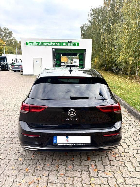 Gebraucht VW Golf VIII Active 150 PS (110 kW) 2023 Schwarz Limousine