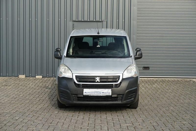 Gebraucht Peugeot Partner Premium 75 PS (55 kW) 2016 Silber Van / Kleinbus